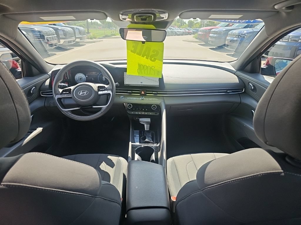 Certified 2025 Hyundai Elantra SEL FWD image 34