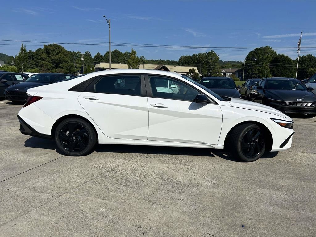 New 2026 Hyundai Elantra SEL Sport FWD image 2