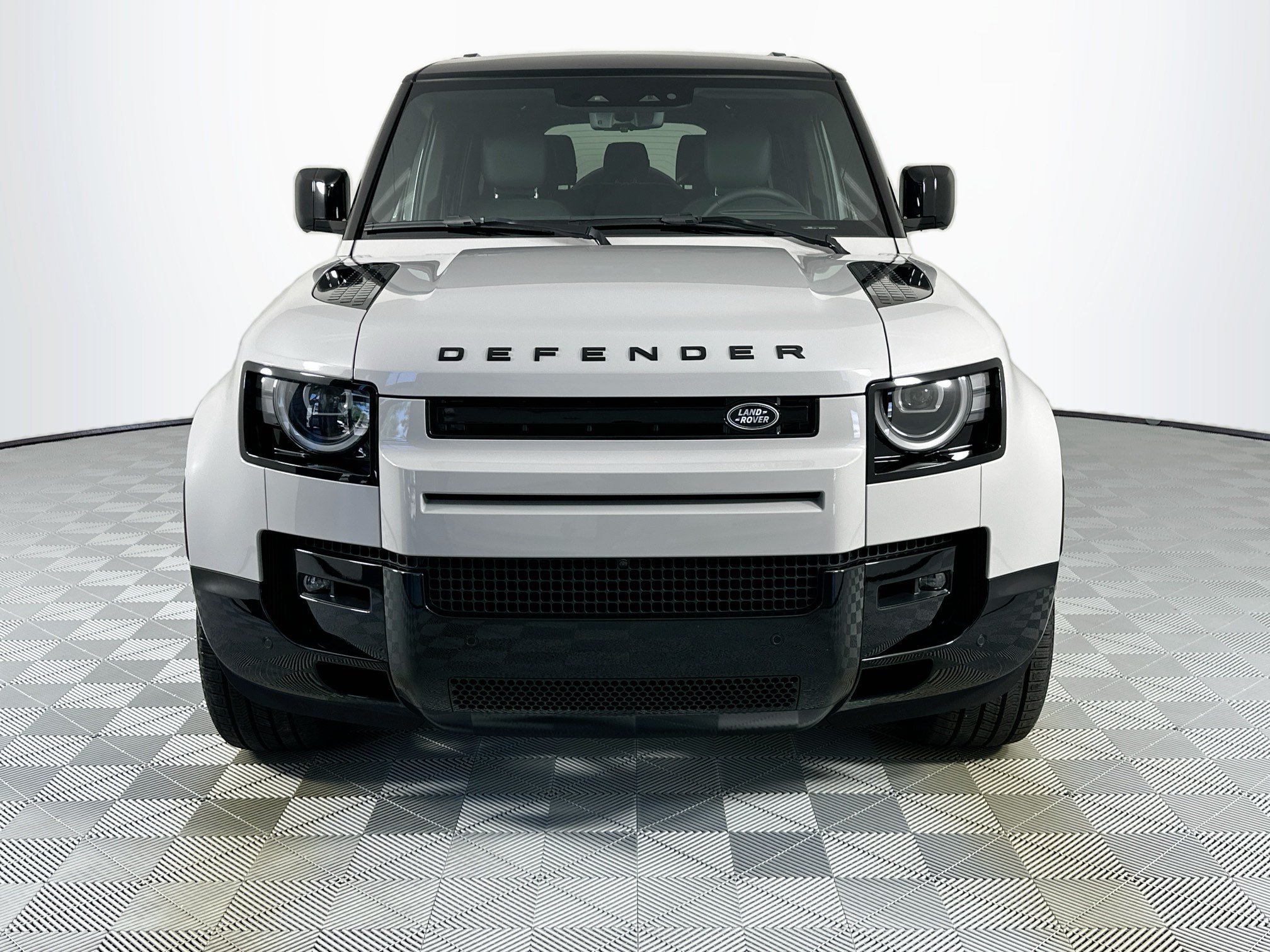 New 2026 Land Rover Defender 130 X-Dynamic SE AWD/4WD image 2