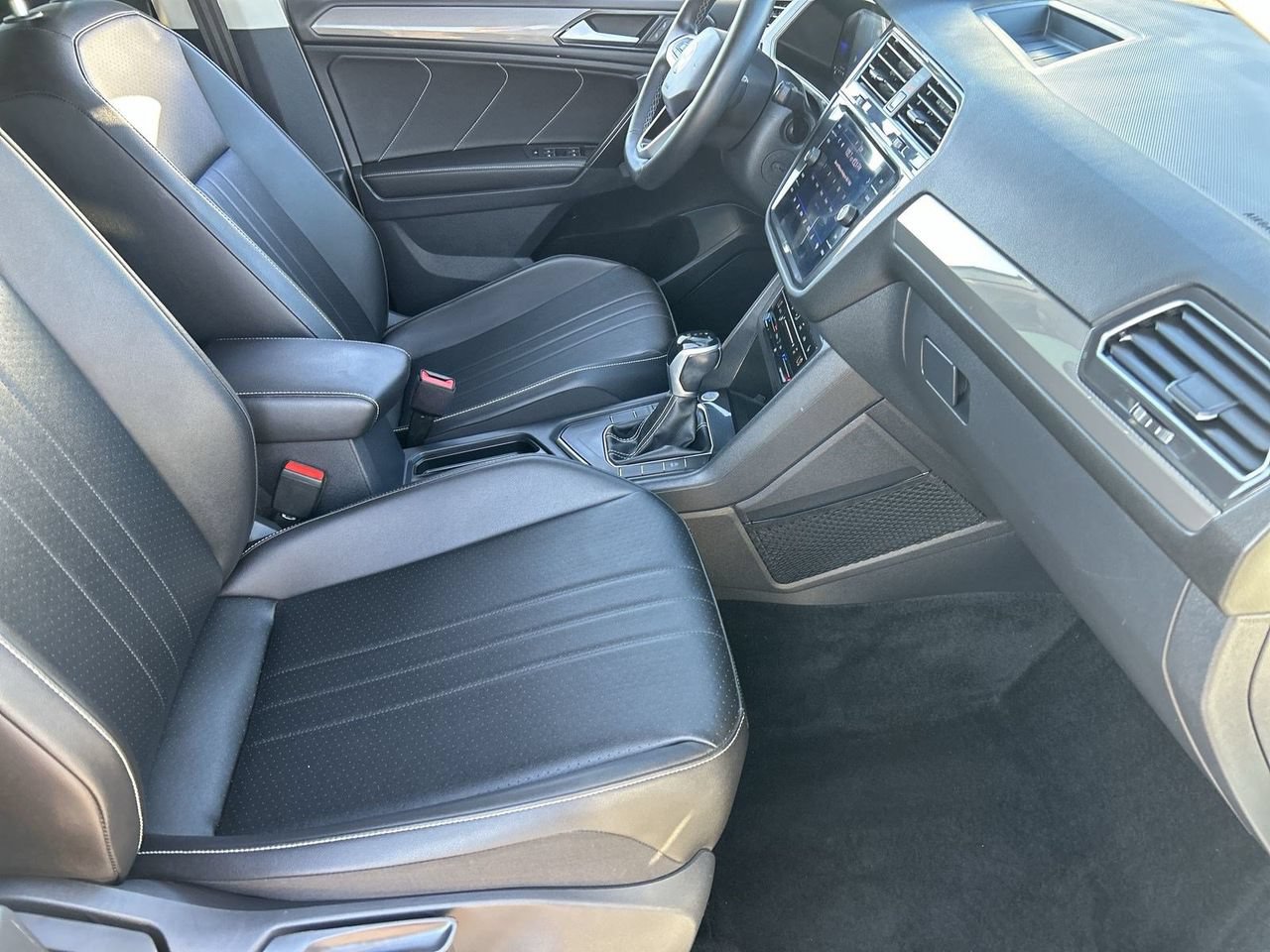 Used 2022 Volkswagen Tiguan SE FWD image 9