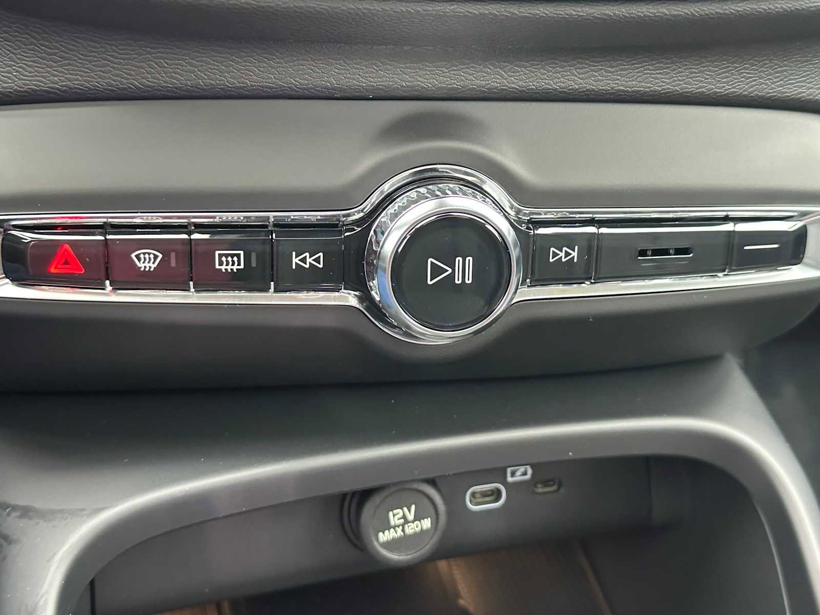 New 2026 Volvo XC40 B5 Plus w/ Protection Package Premier image 30