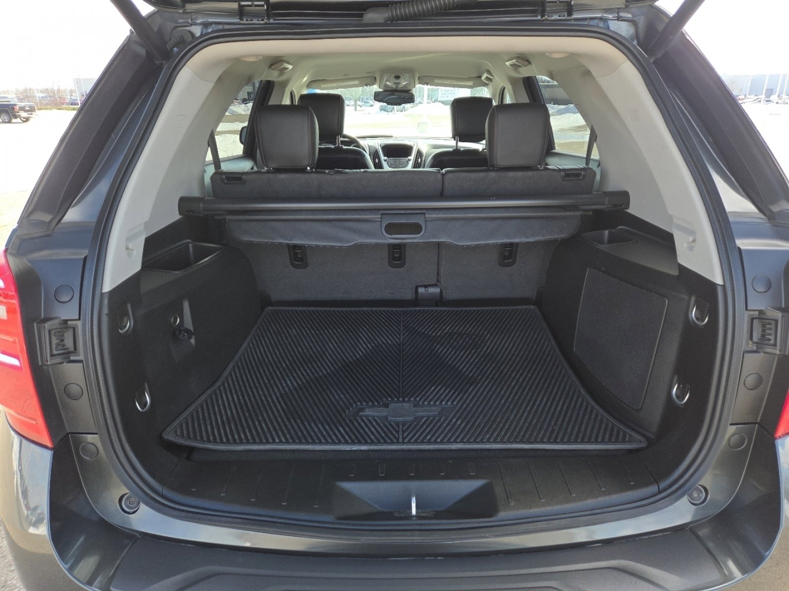 Used 2017 Chevrolet Equinox Premier w/ Enhanced Convenience Package image 17