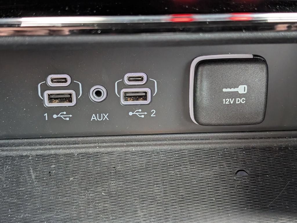 Used 2025 Jeep Grand Cherokee Altitude RWD image 34