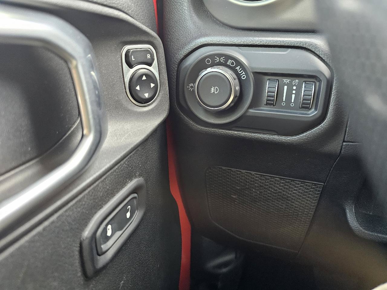 Used 2019 Jeep Wrangler Sport AWD/4WD image 32