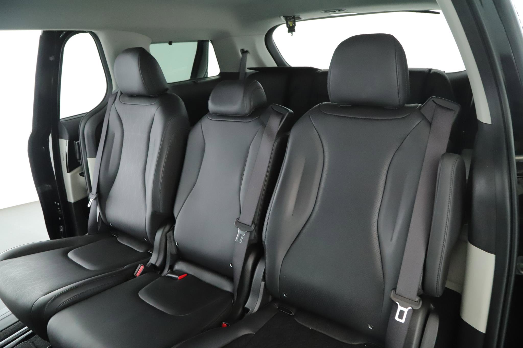 Used 2023 Kia Carnival EX FWD image 5