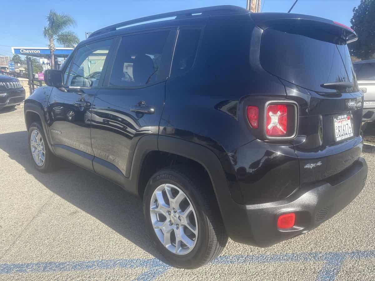 Used 2017 Jeep Renegade Latitude image 3