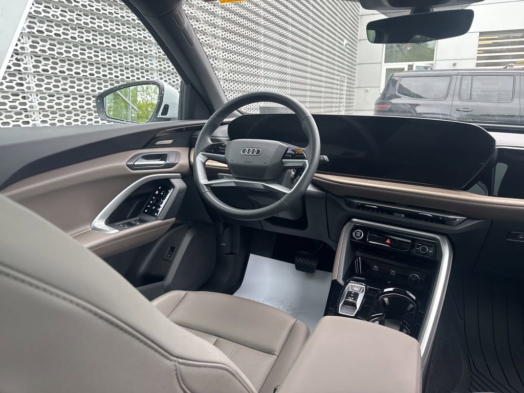 Used 2025 Audi Q5 Premium Plus w/ Premium Plus AWD/4WD image 15