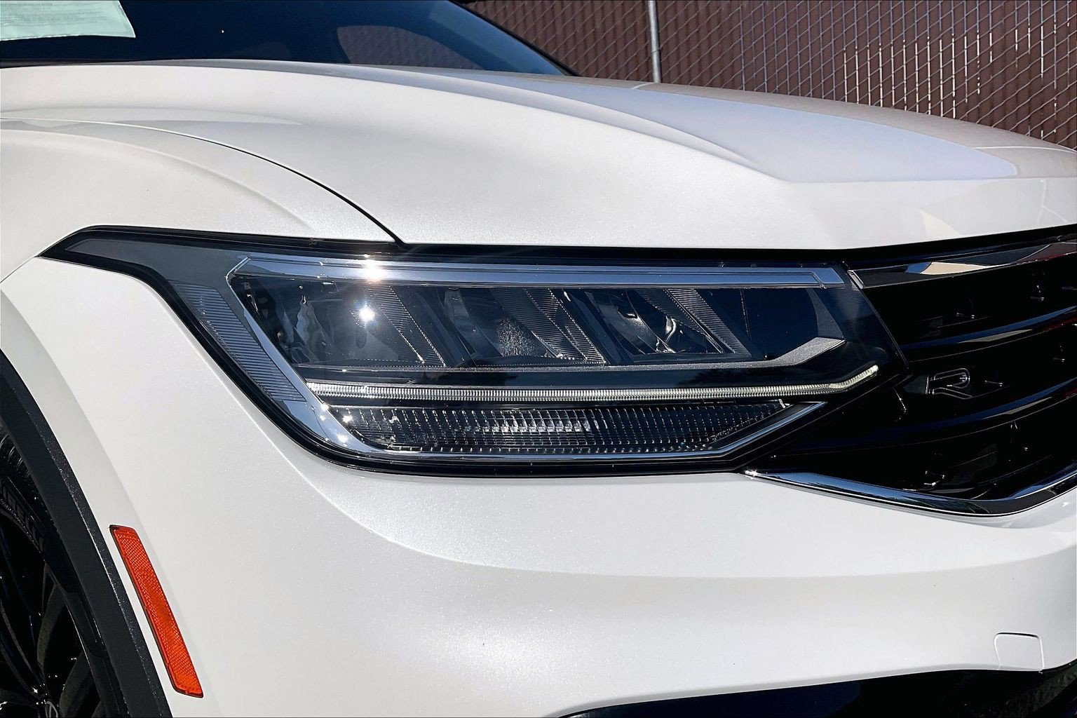 Certified 2022 Volkswagen Tiguan SE R-Line FWD image 27