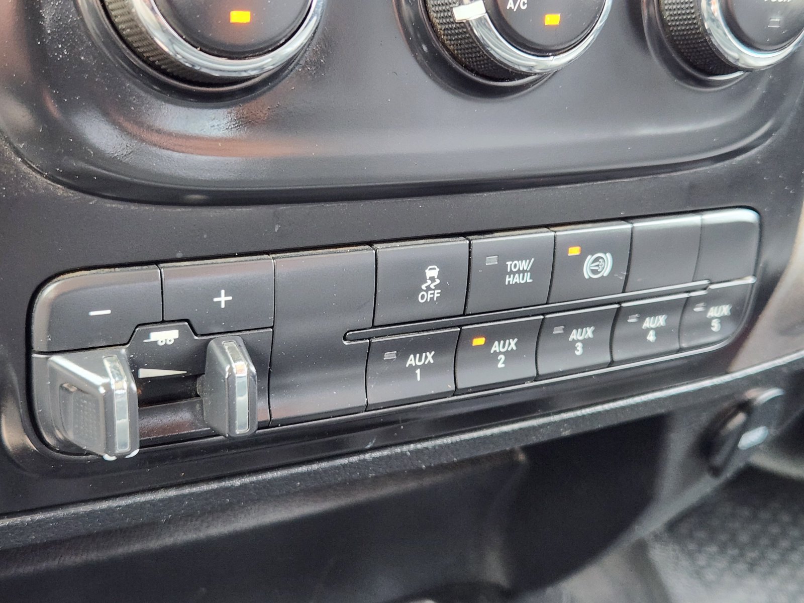 Used 2018 RAM 3500 Tradesman w/ Chrome Appearance Group AWD/4WD image 24