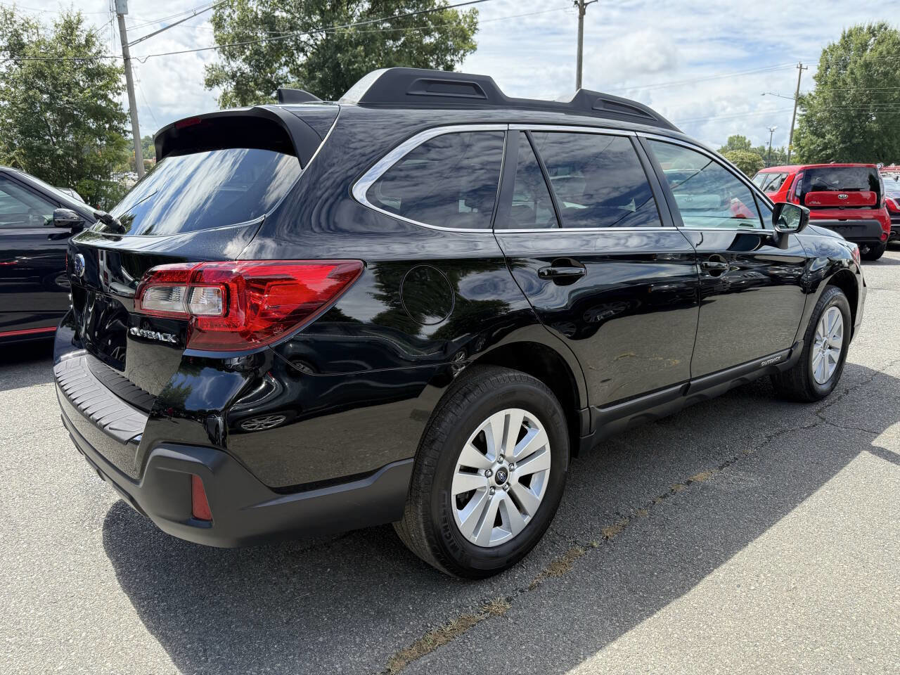 Used 2018 Subaru Outback 2.5i Premium image 4