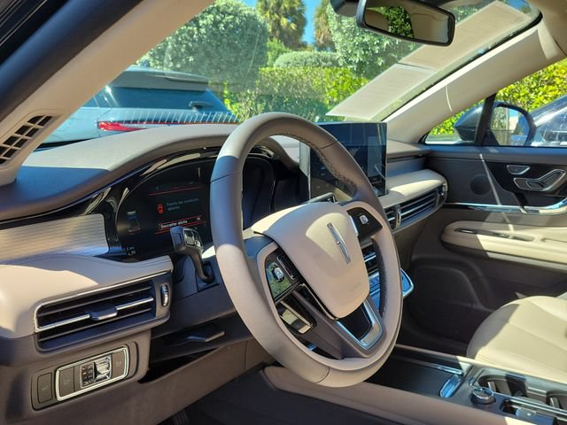 Certified 2024 Lincoln Corsair FWD image 9