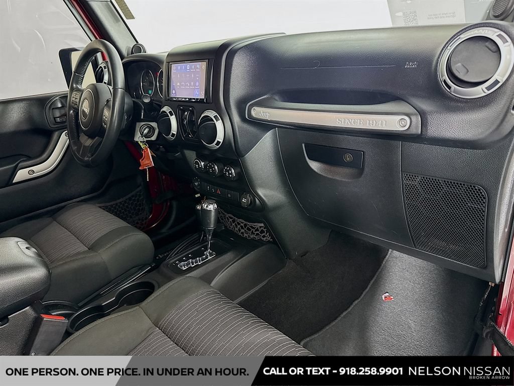 Used 2012 Jeep Wrangler Unlimited Rubicon w/ Dual Top Group AWD/4WD image 26
