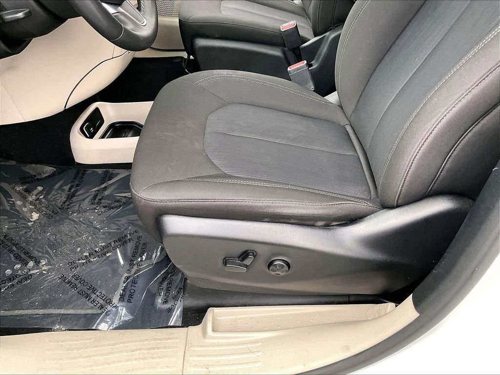 Used 2023 Chrysler Voyager LX FWD image 32