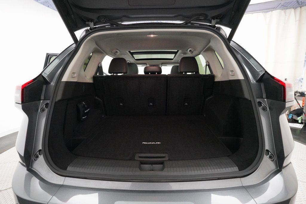 Used 2024 Nissan Rogue SV w/ SV Premium Package image 10