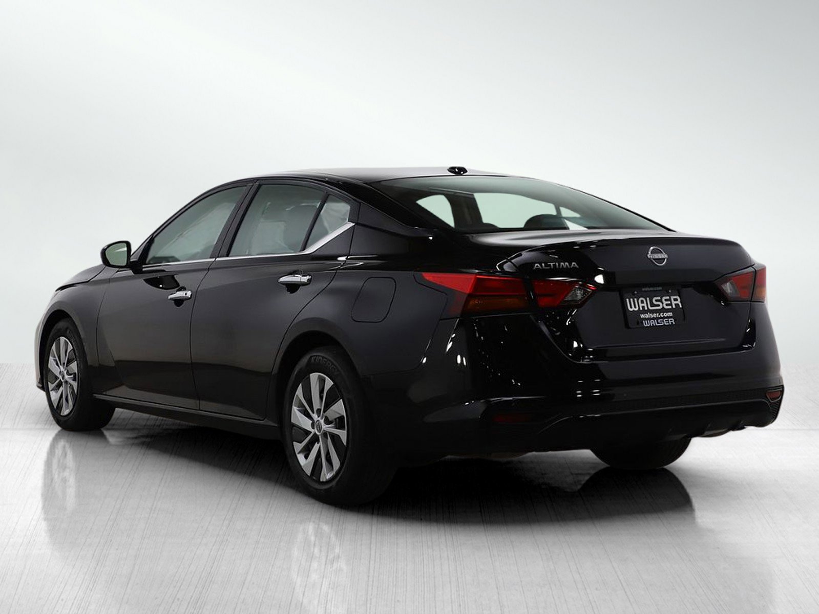 Used 2025 Nissan Altima 2.5 S image 3