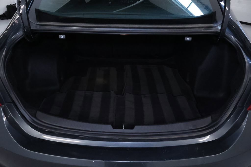 Used 2018 Chevrolet Malibu LT FWD image 15