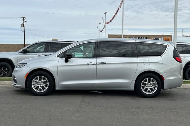 Certified 2024 Chrysler Pacifica Touring-L image 11