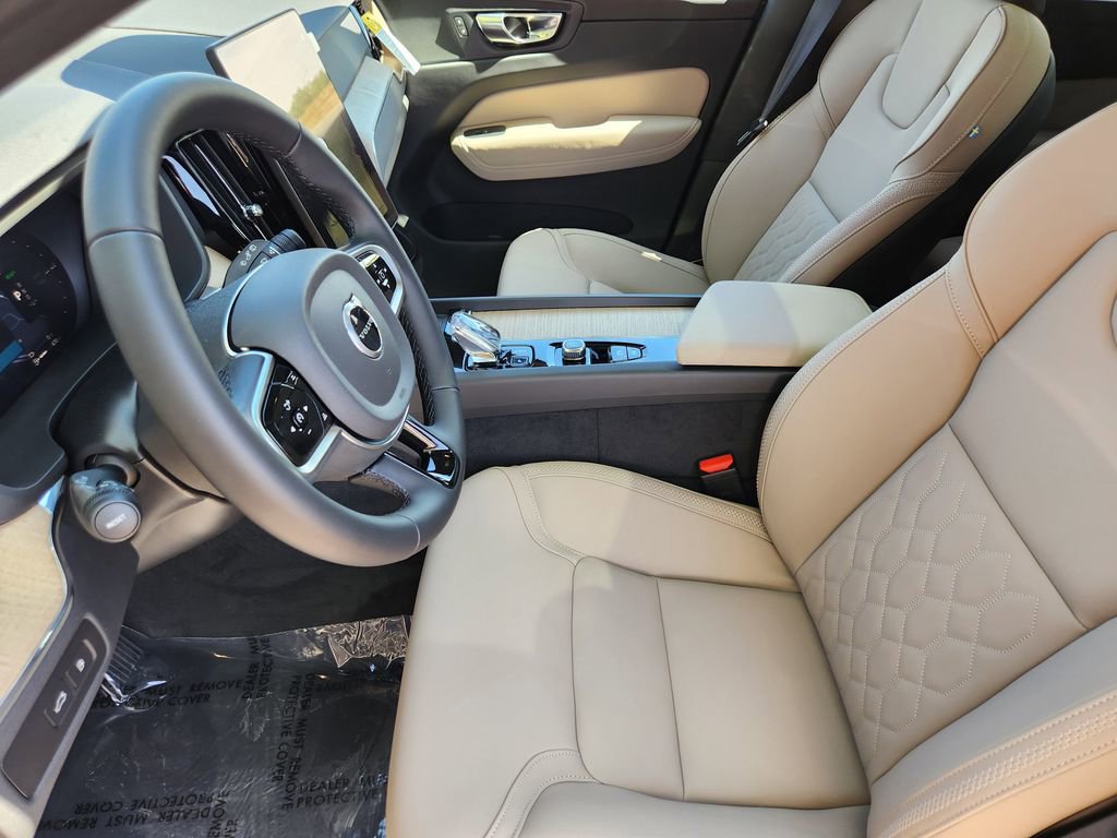 New 2026 Volvo XC60 T8 Plus w/ Protection Package Premier image 4
