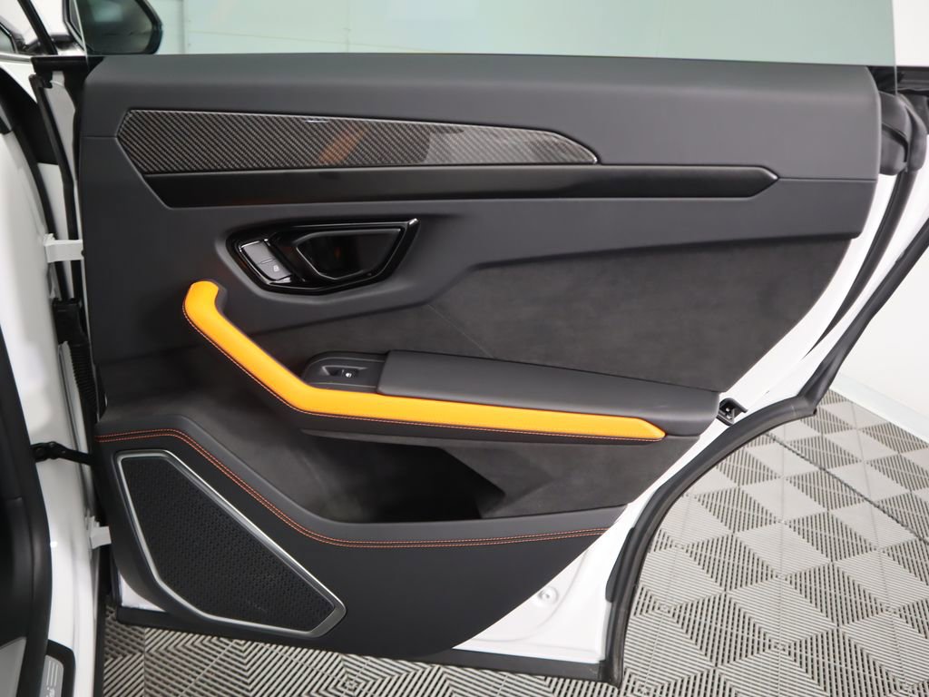 Used 2025 Lamborghini Urus SE image 28