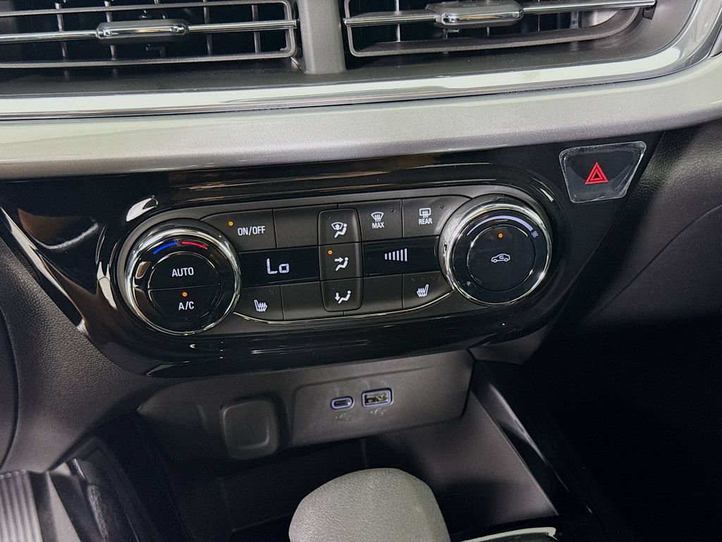 New 2026 Chevrolet Trax LT w/ Midnight Edition FWD image 17