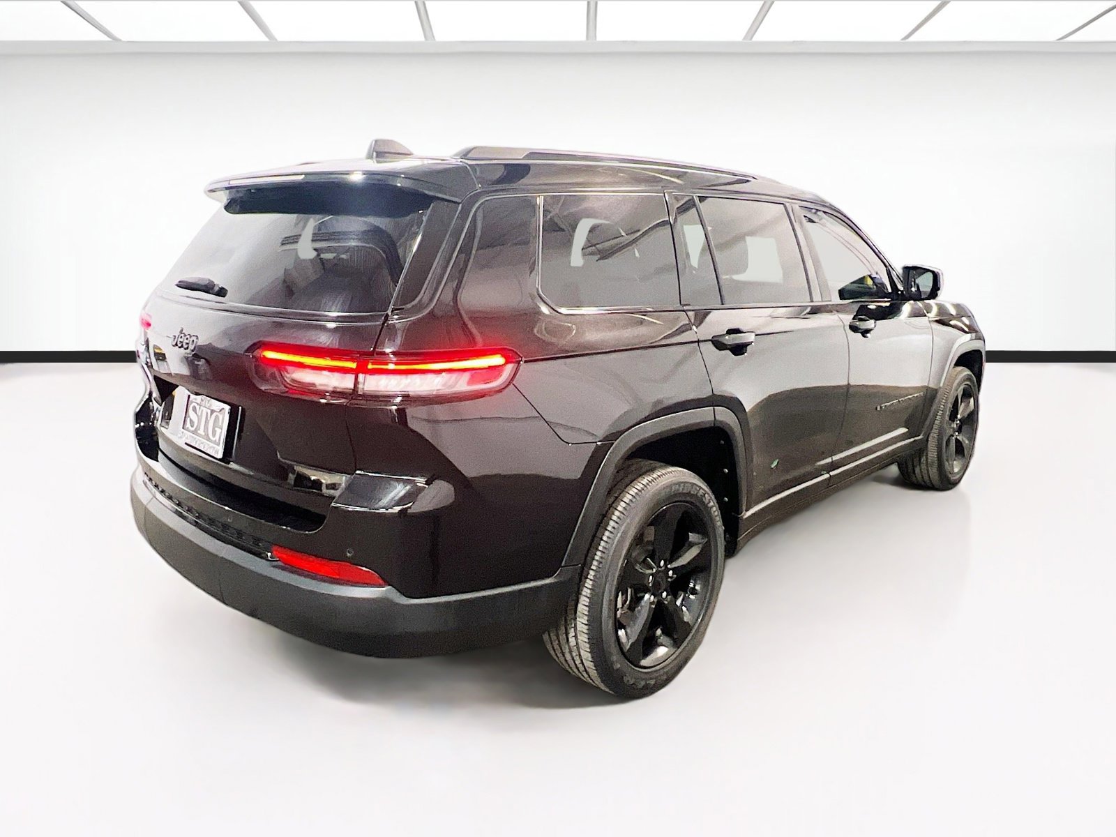 Used 2022 Jeep Grand Cherokee L Laredo RWD image 4