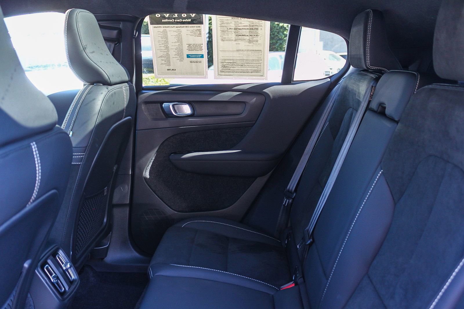 Used 2023 Volvo C40 P8 Recharge Ultimate image 19