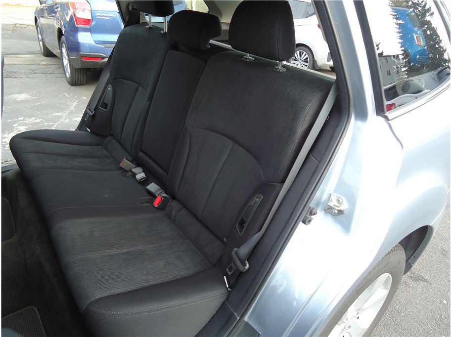 Used 2014 Subaru Outback 2.5i Premium w/ Moonroof Package AWD/4WD image 12