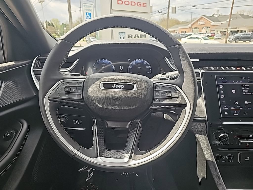 Certified 2025 Jeep Grand Cherokee Laredo w/ Luxury Tech Group I AWD/4WD image 18