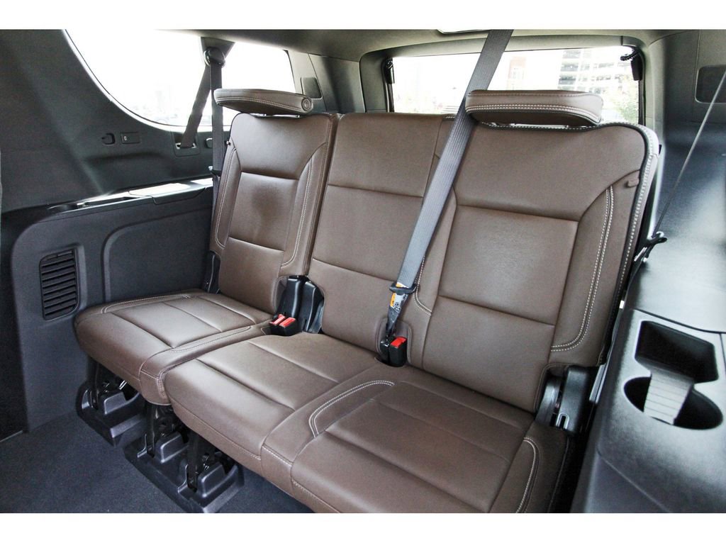 Used 2025 Chevrolet Suburban High Country AWD/4WD image 9