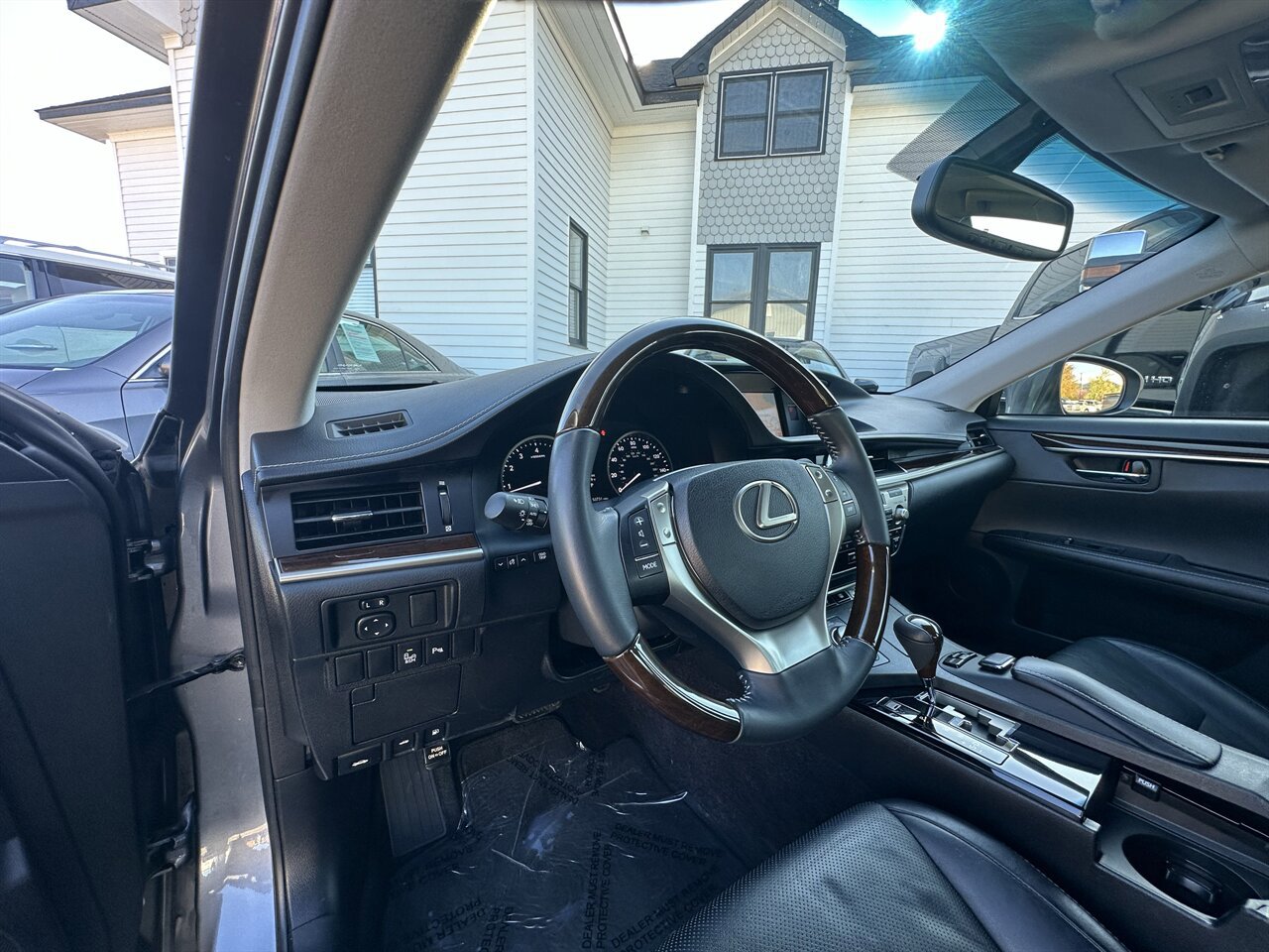 Used 2013 Lexus ES 350 w/ Luxury Pkg FWD image 37
