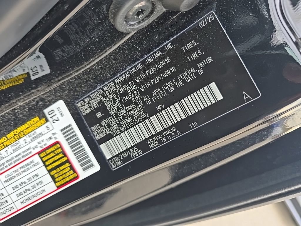Used 2025 Toyota Sienna Platinum AWD/4WD image 15