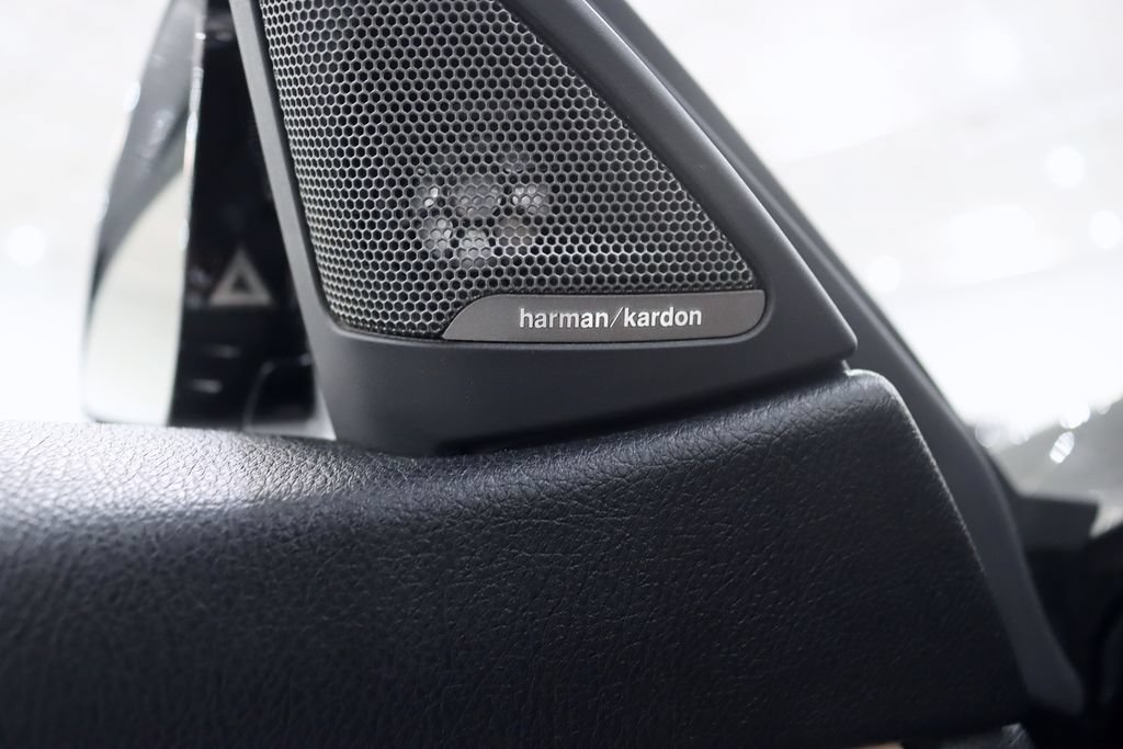 Used 2018 BMW M4 Convertible RWD image 33