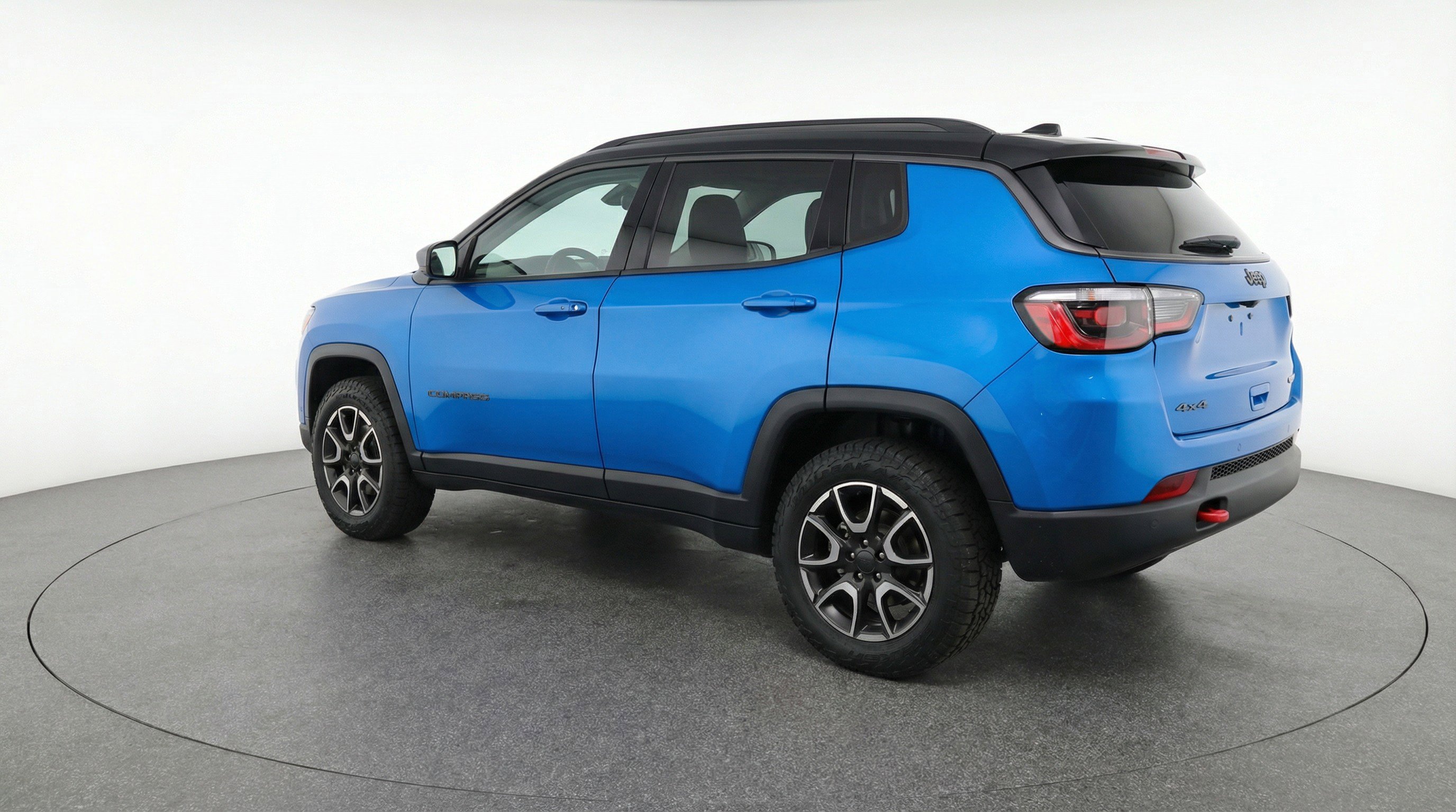 Used 2025 Jeep Compass Trailhawk image 6