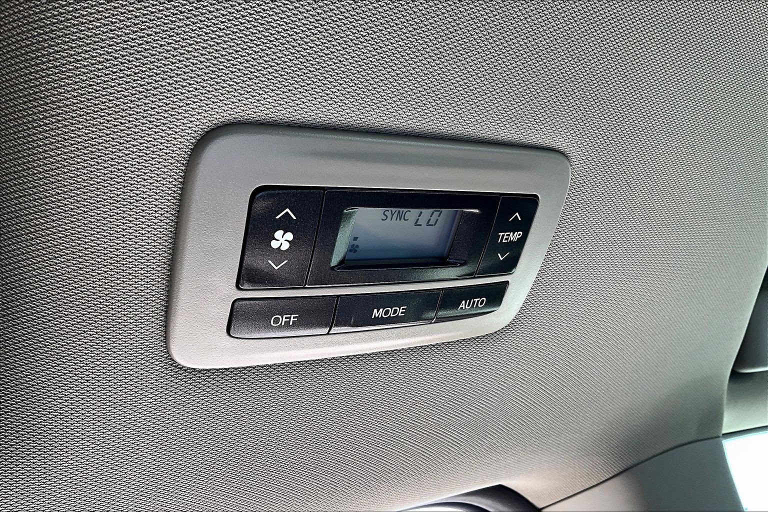 Used 2017 Toyota Sienna XLE FWD image 33
