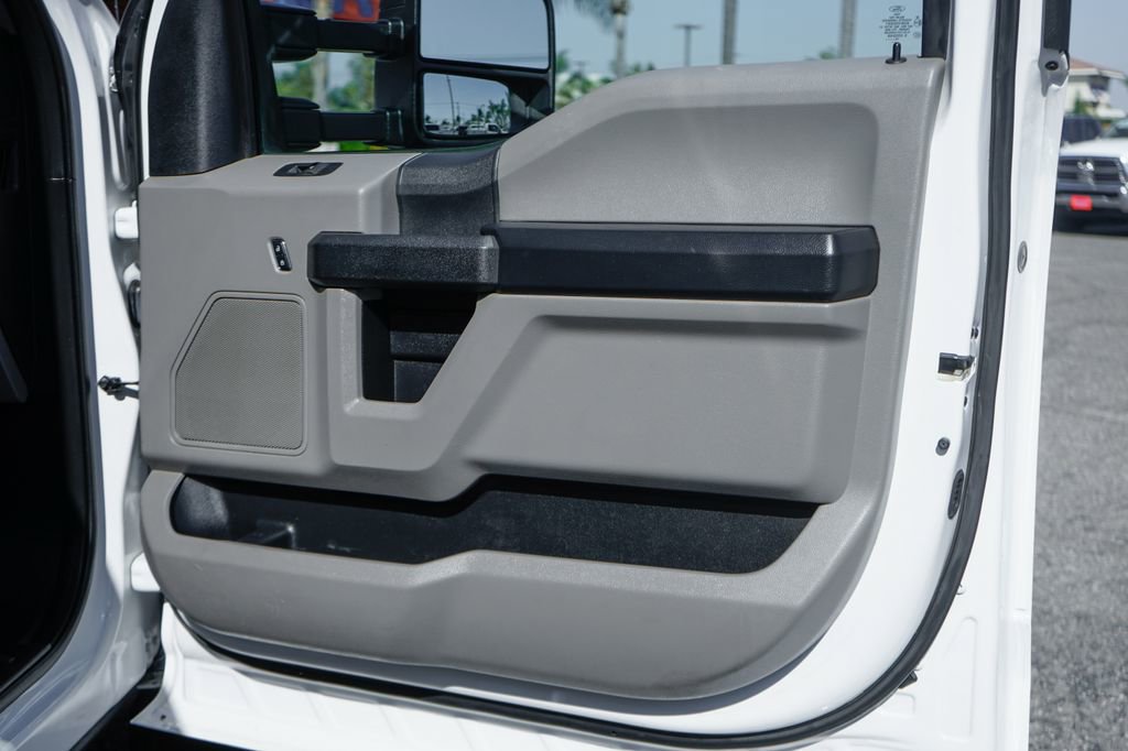 Used 2017 Ford F550 2WD Regular Cab Super Duty image 33