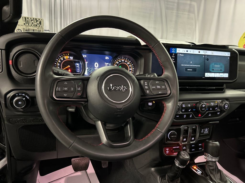 Used 2025 Jeep Wrangler Rubicon w/ Convenience Group AWD/4WD image 15
