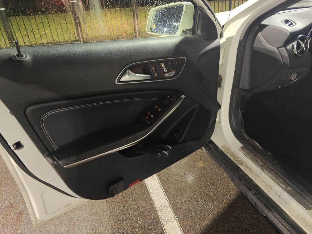 Used 2018 Mercedes-Benz GLA 250 4MATIC image 5