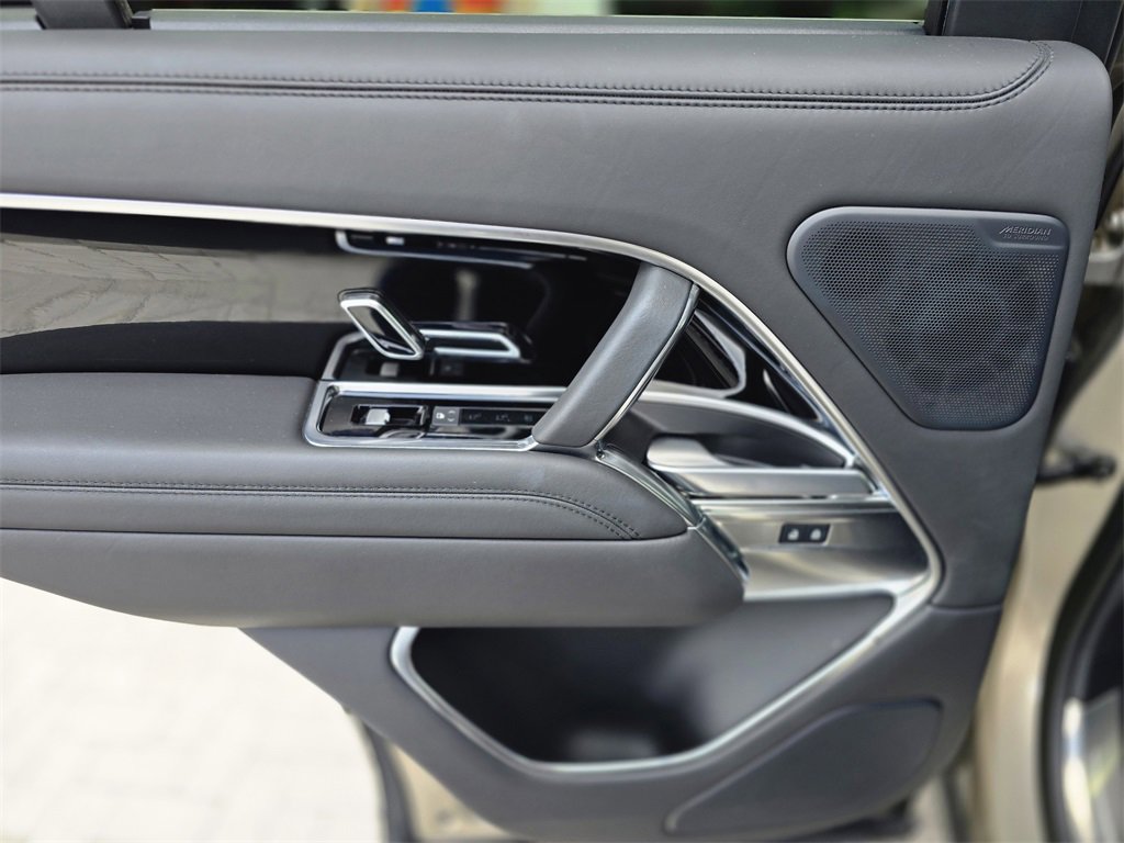 Used 2024 Land Rover Range Rover SE image 9