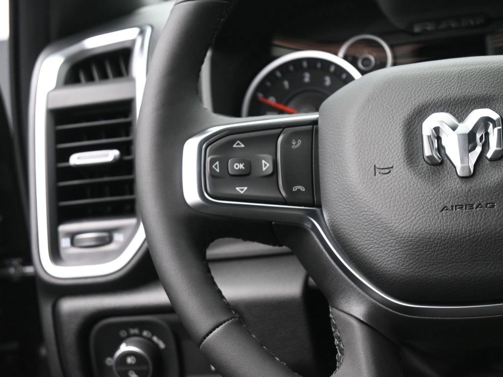 New 2026 RAM 1500 4x4 Crew Cab image 33