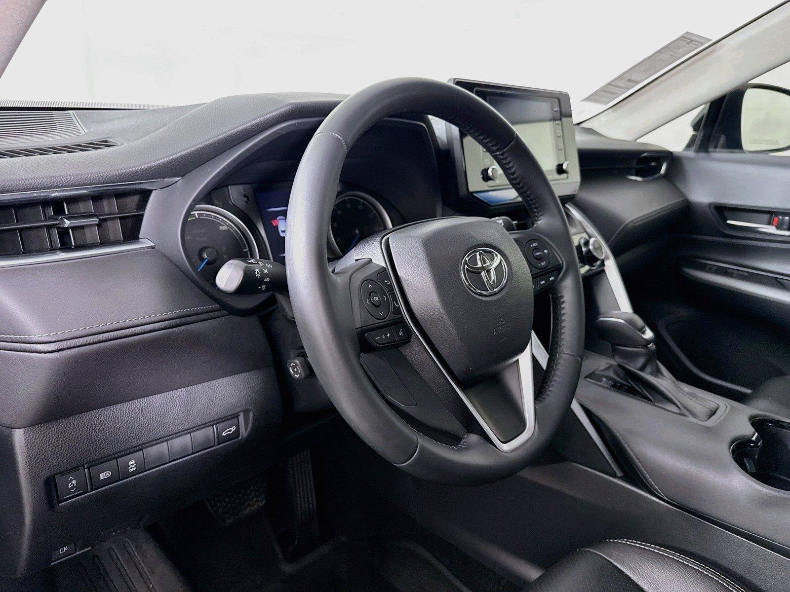 Used 2022 Toyota Venza LE AWD/4WD image 4