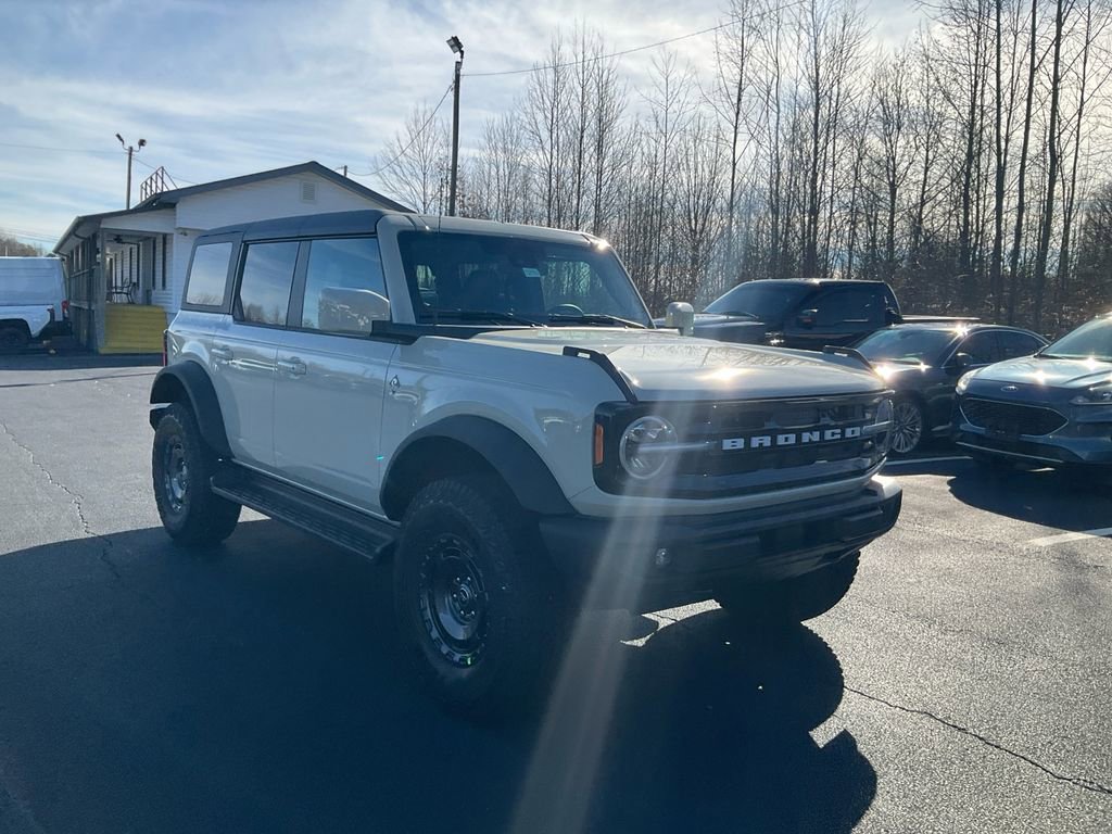 New 2025 Ford Bronco Outer Banks w/ Sasquatch Package image 3