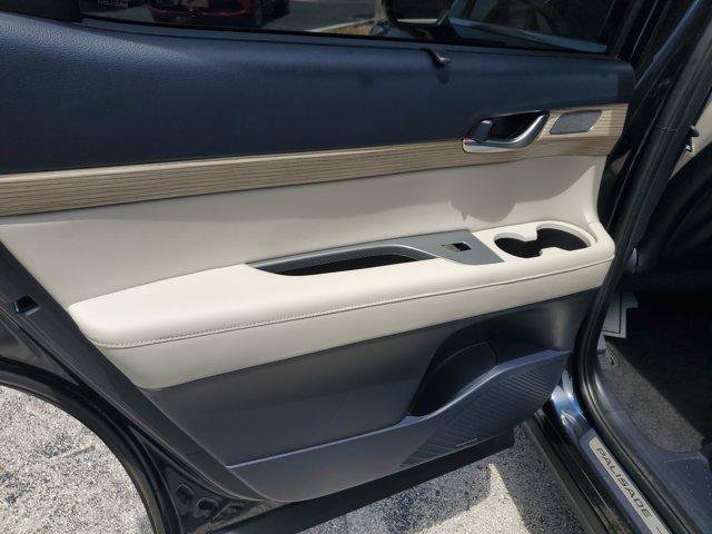Used 2022 Hyundai Palisade Limited FWD image 19