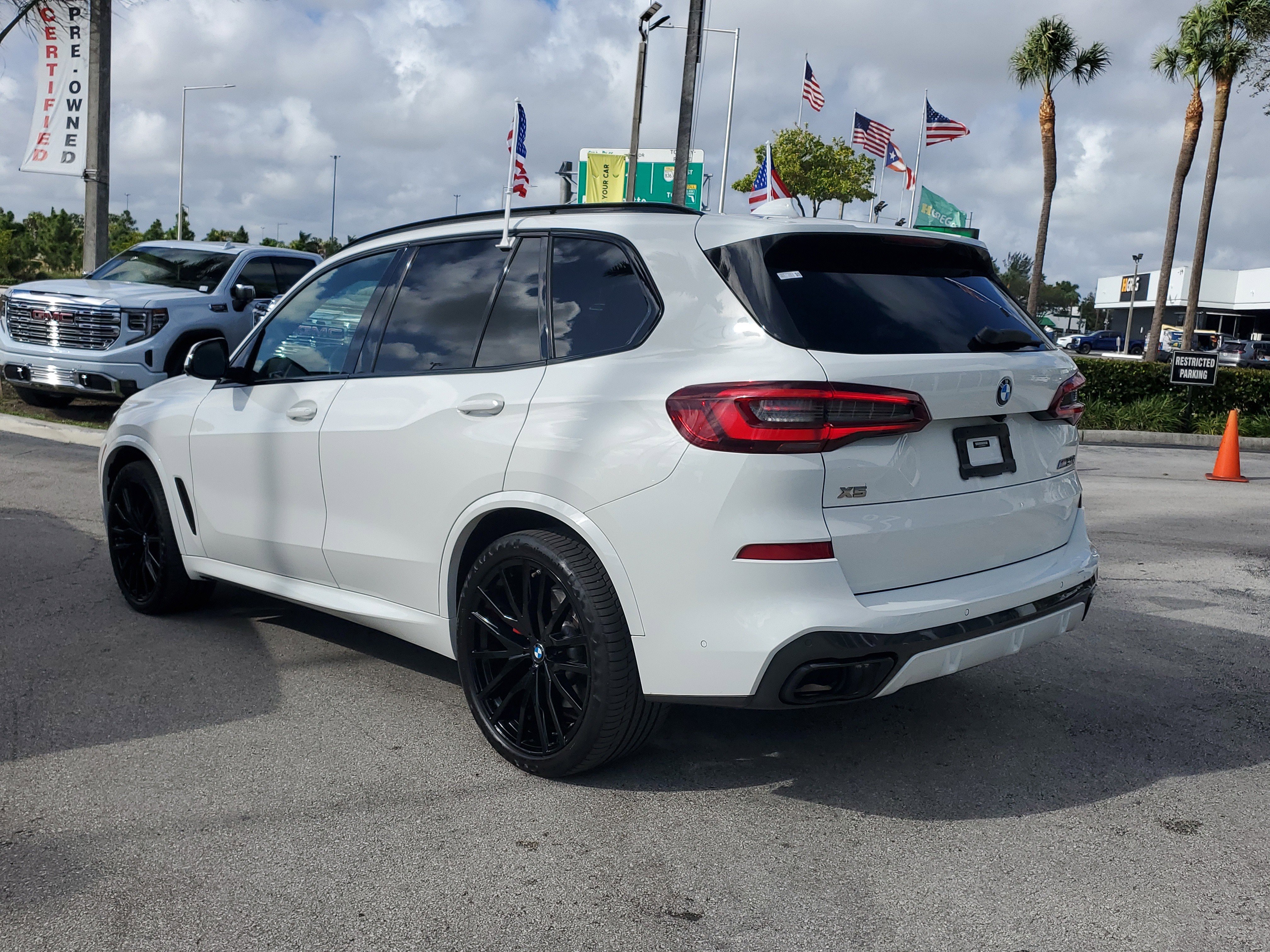 Used 2021 BMW X5 M50i w/ Premium Package image 7