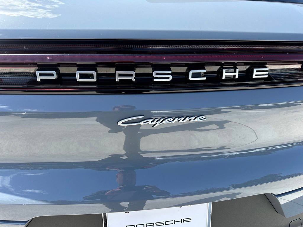 Used 2026 Porsche Cayenne E-Hybrid AWD/4WD image 14