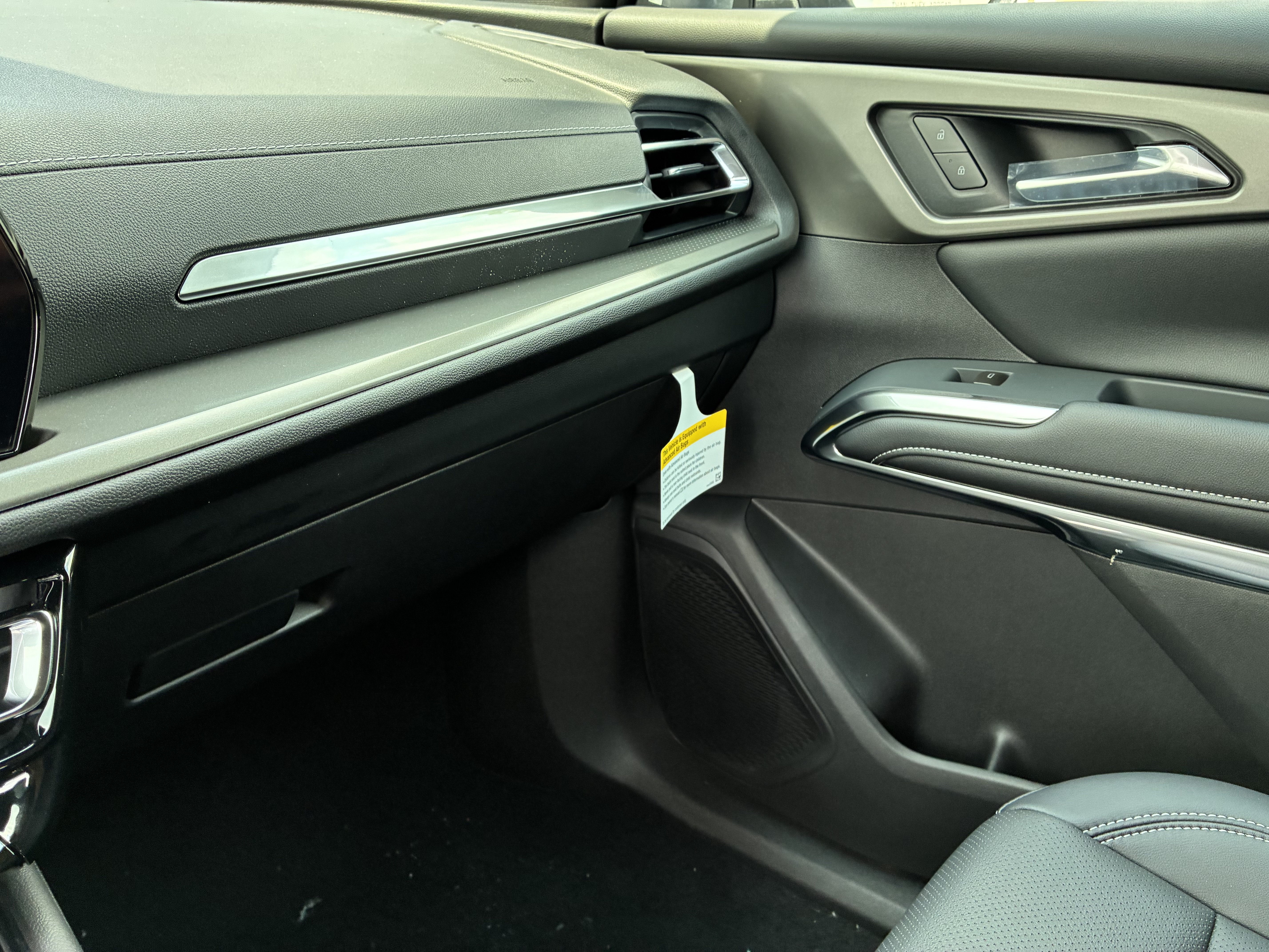 New 2027 Chevrolet Traverse LT w/ Driver Confidence Package FWD image 37