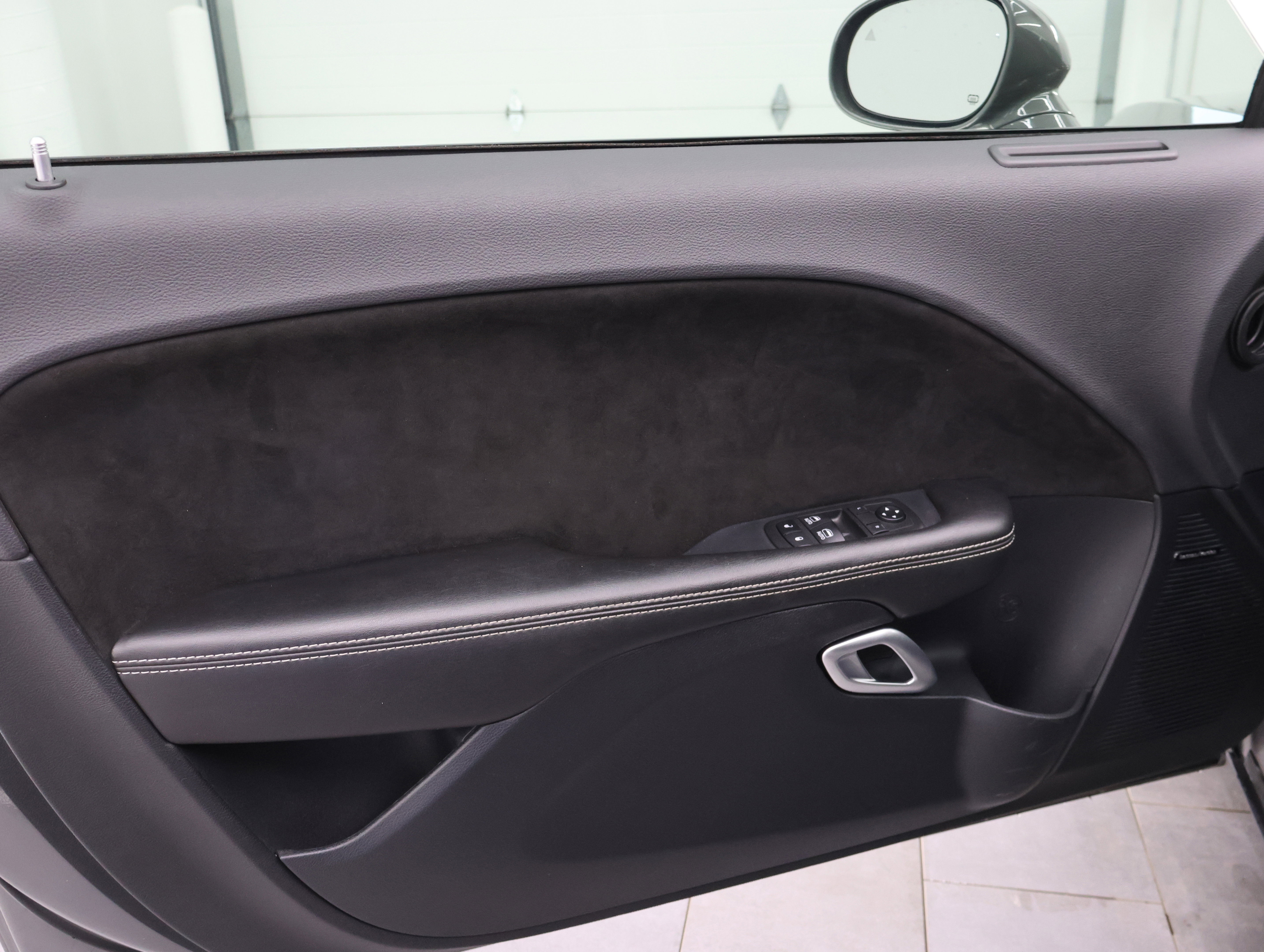 Used 2018 Dodge Challenger SRT w/ Technology Group image 33