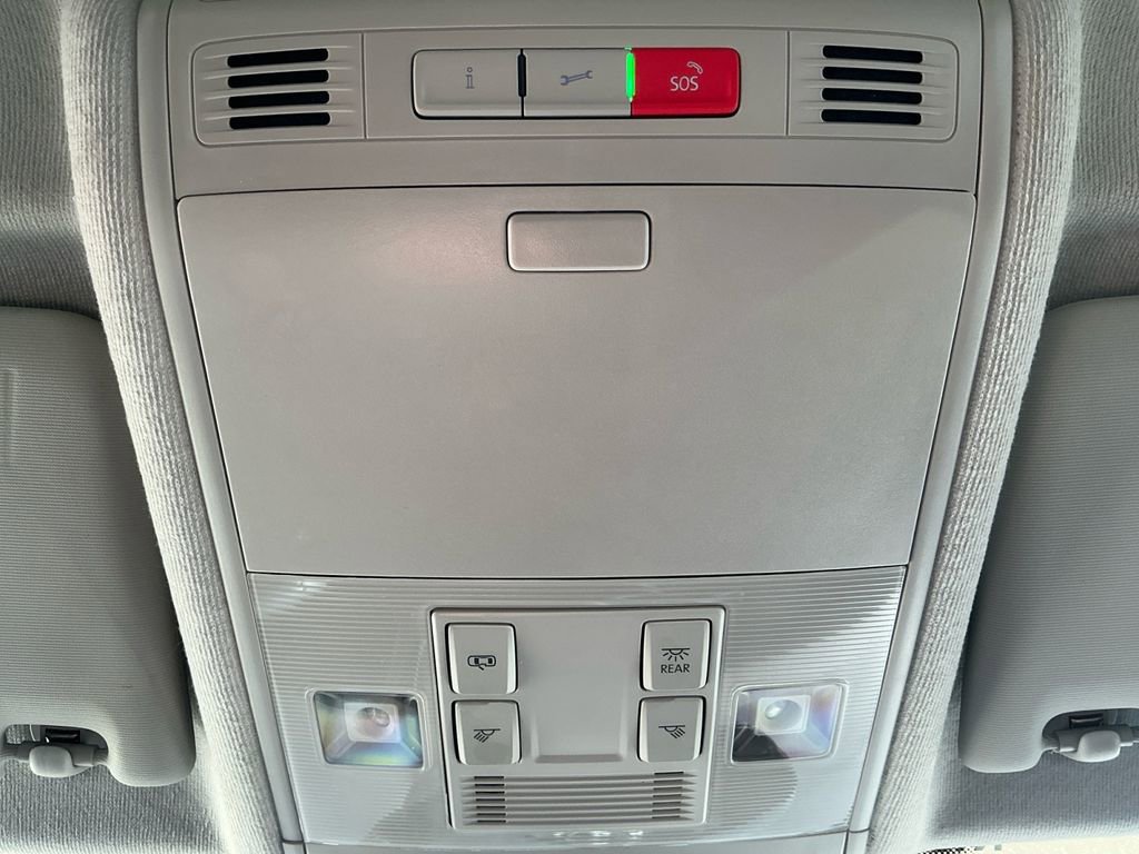 Used 2023 Volkswagen Tiguan SE image 25