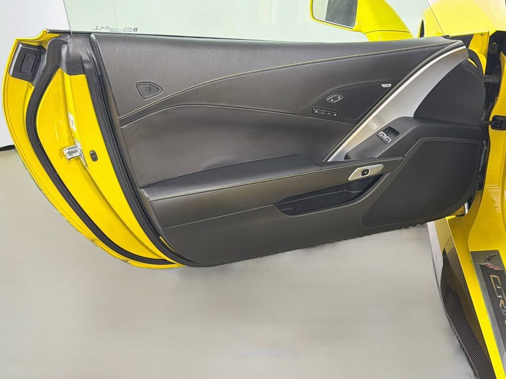 Used 2019 Chevrolet Corvette Stingray Coupe RWD image 18