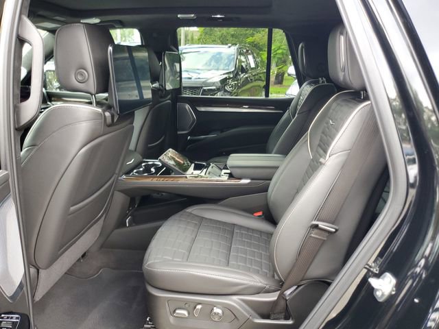 Used 2025 Cadillac Escalade Sport Platinum AWD/4WD image 13