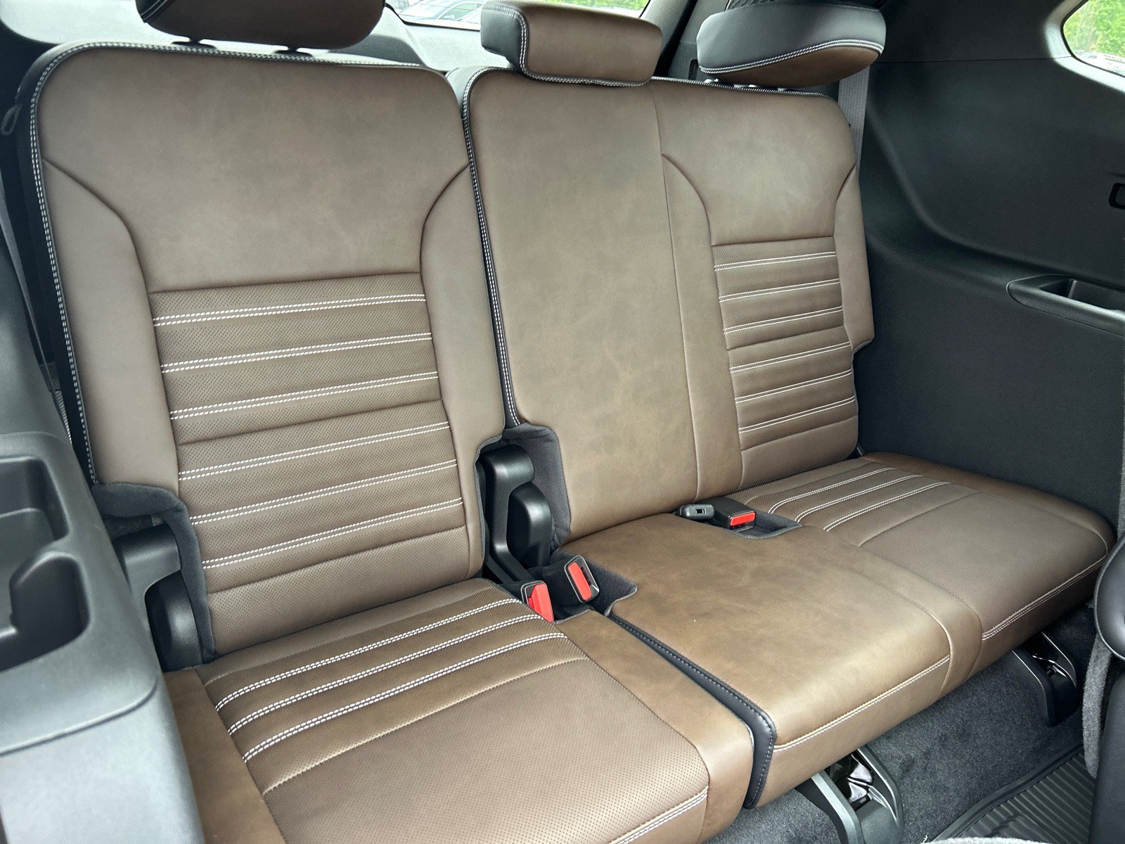 New 2026 GMC Acadia Denali Ultimate w/ LPO, Floor Liner Package FWD image 19
